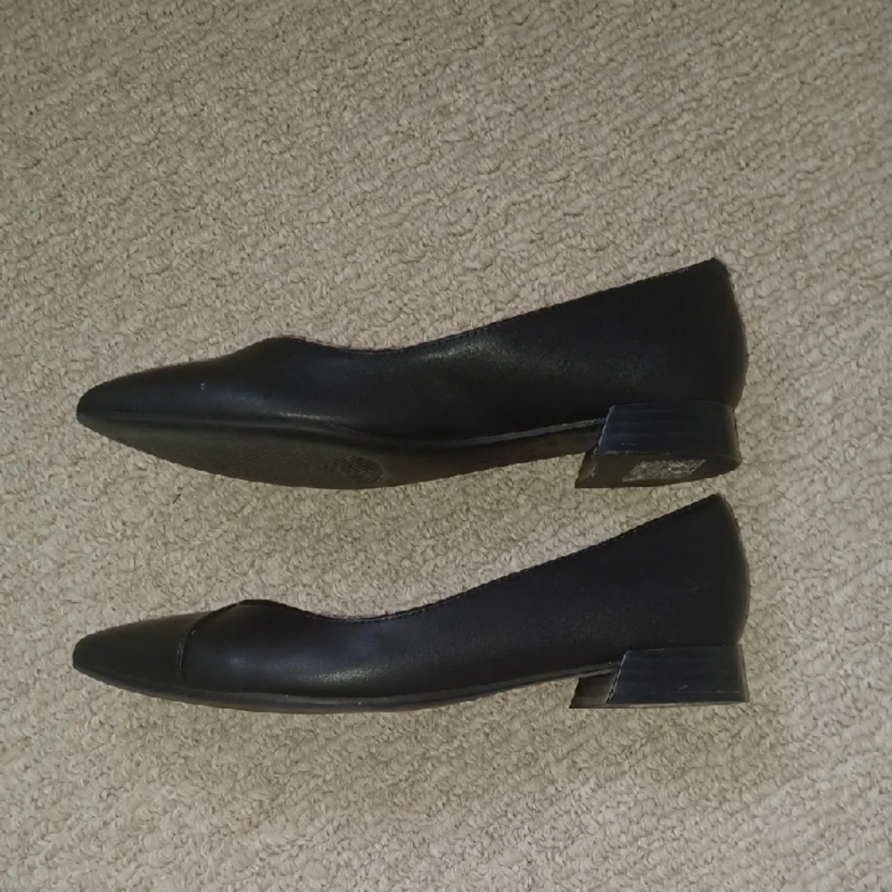 Clarks Black Leather Pointed Heels - Picture 2 of 5